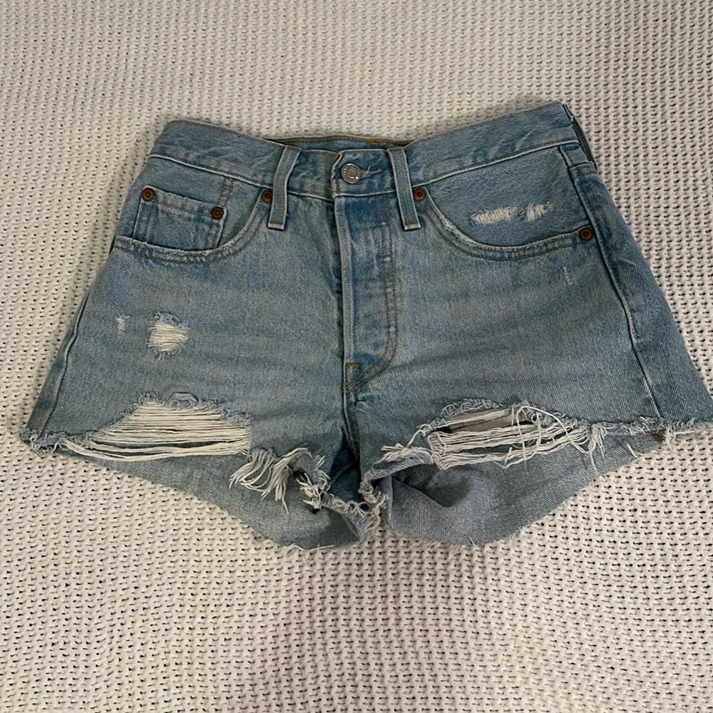 501 Levi’s denim shorts
